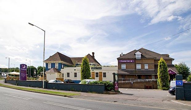 Exterior of Premier Inn Dunstable Luton