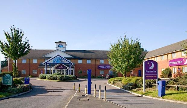 Exterior of Premier Inn Hotel Luton South (M1, J9) 