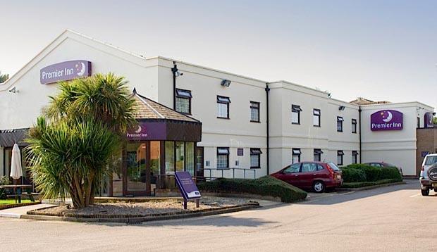 Exterior at Premier Inn Gloucester (Longford)