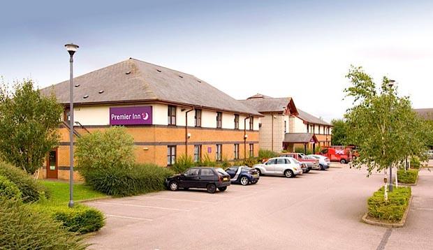 Outside of Premier Inn Leicester (Braunstone) hotel showing car park