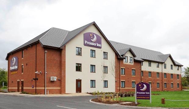 Exterior of Premier Inn Redditch North (A441)