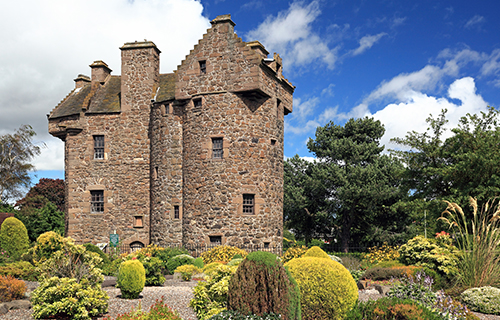 Claypotts Castle